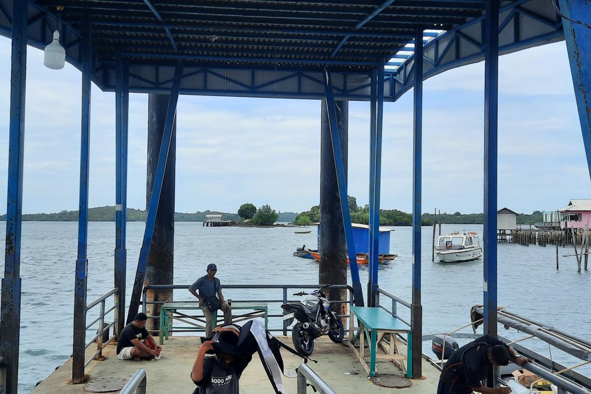 BMKG ingatkan potensi hujan disertai kilat dan gelombang laut sedang di Kepri