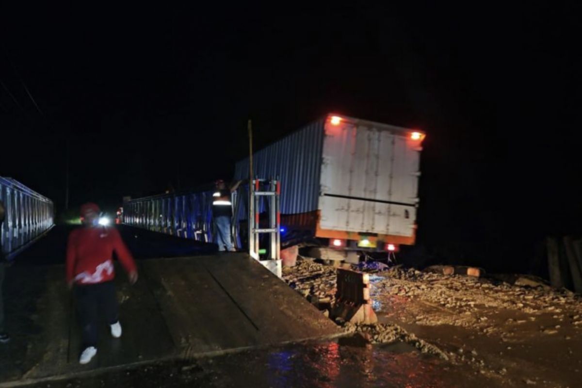 Jalan lintas Riau-Sumbar di Kampar kembali longsor akibat hujan