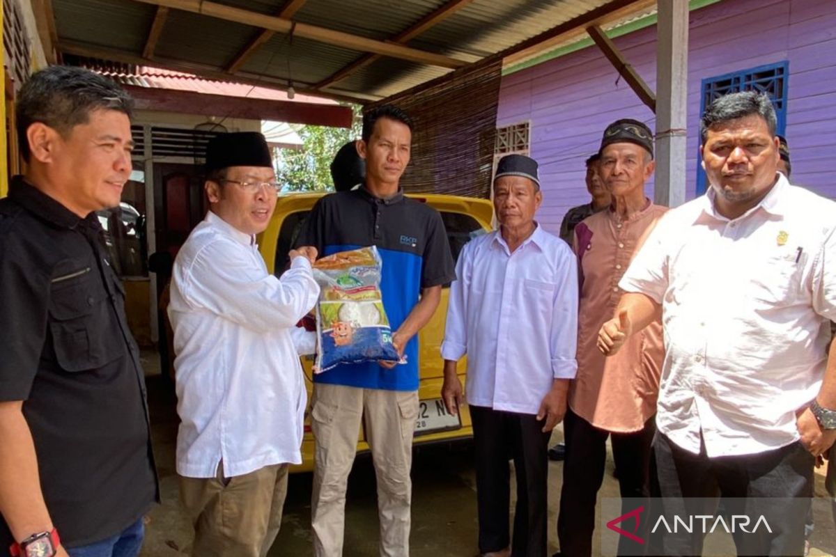 Bupati bantu korban longsor di Mukomuko