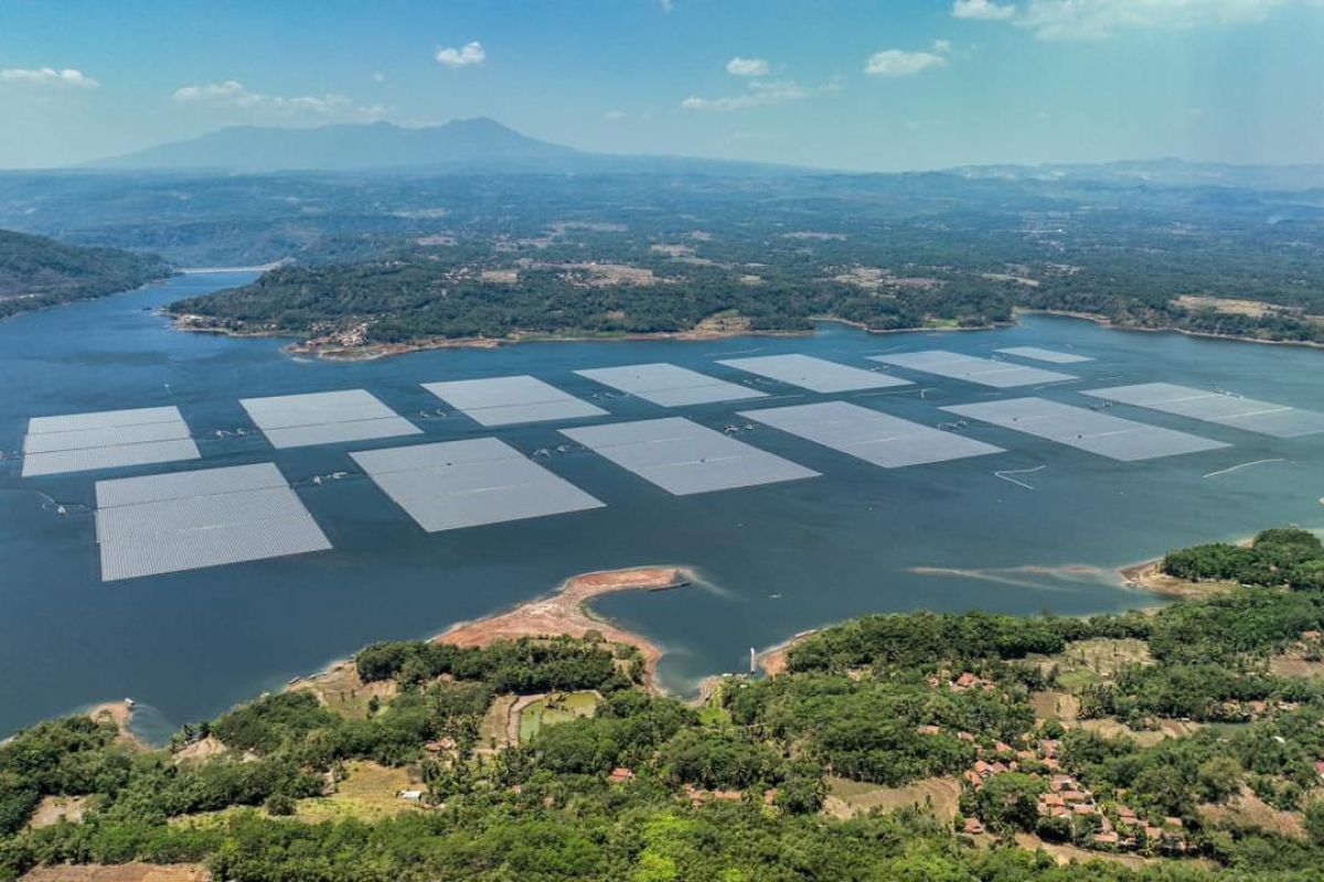 Kementerian ESDM kantongi persetujuan buat PLTS terapung di permukaan waduk