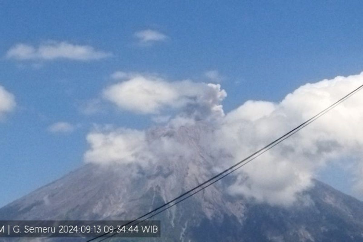 Semeru erupsi lagi setinggi 500 meter Jumat pagi