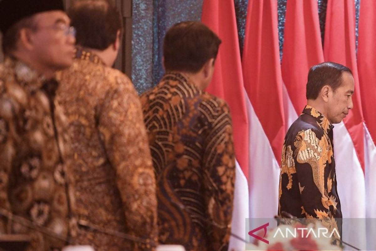 Di IKN, Presiden Jokowi minta maaf kepada seluruh anggota kabinet