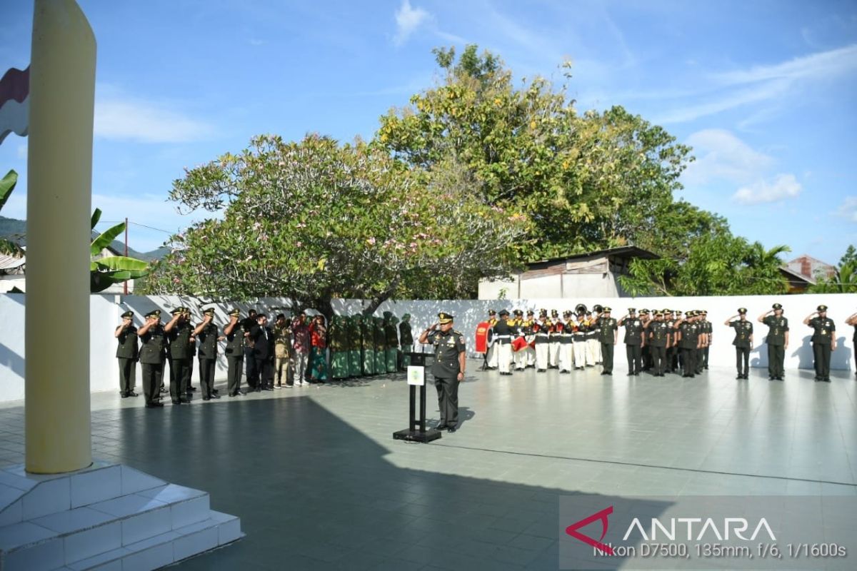 Korem 133 ziarah makam pahlawan nasional Nani Wartabone