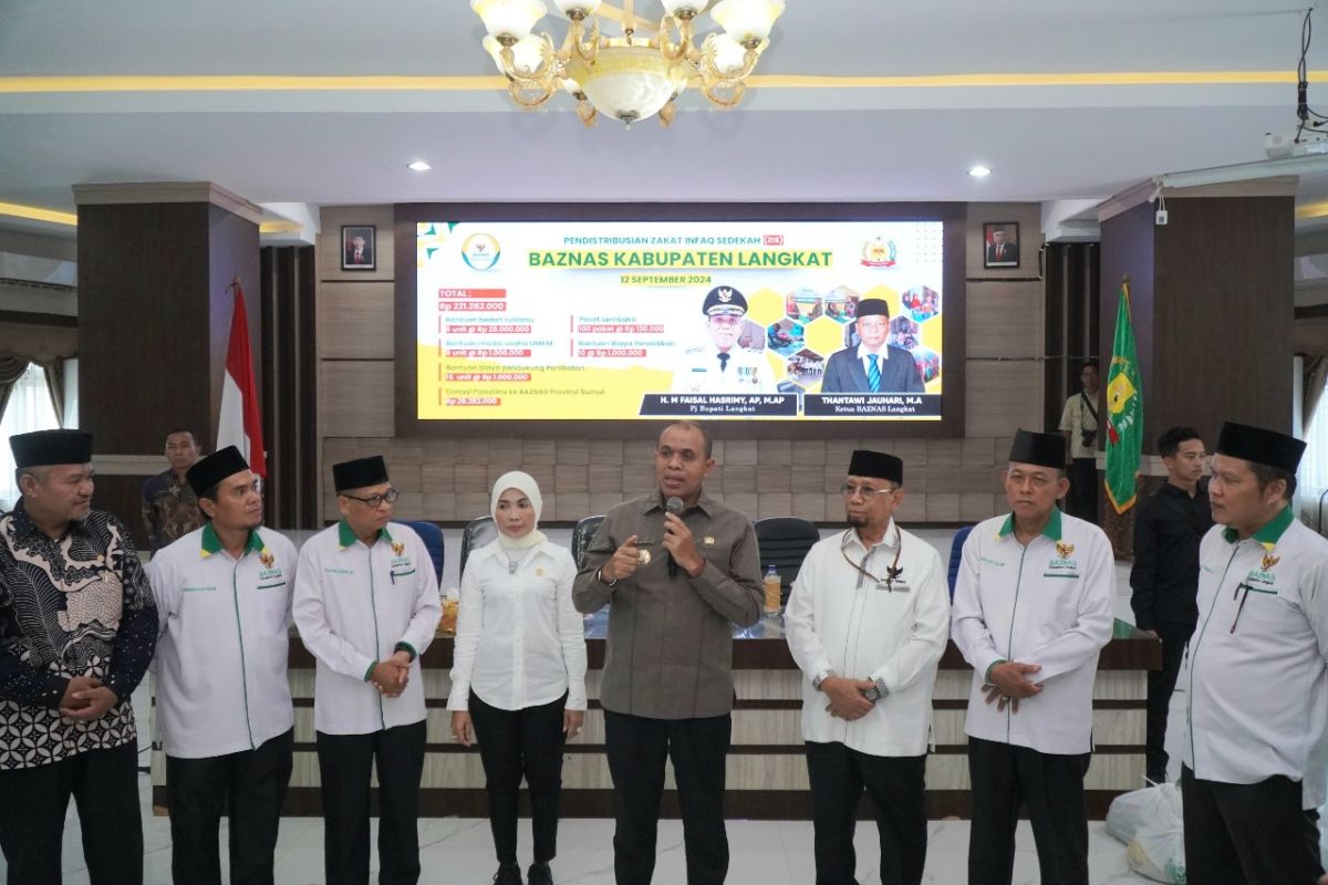 Pj Bupati Langkat salurkan bantuan Baznas Rp 221 Juta