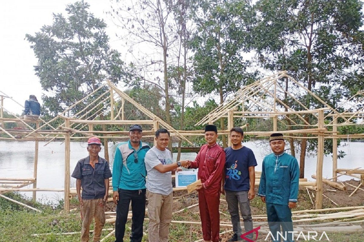 PT Timah membantu Warga Gemuruh bangun dermaga wisata air