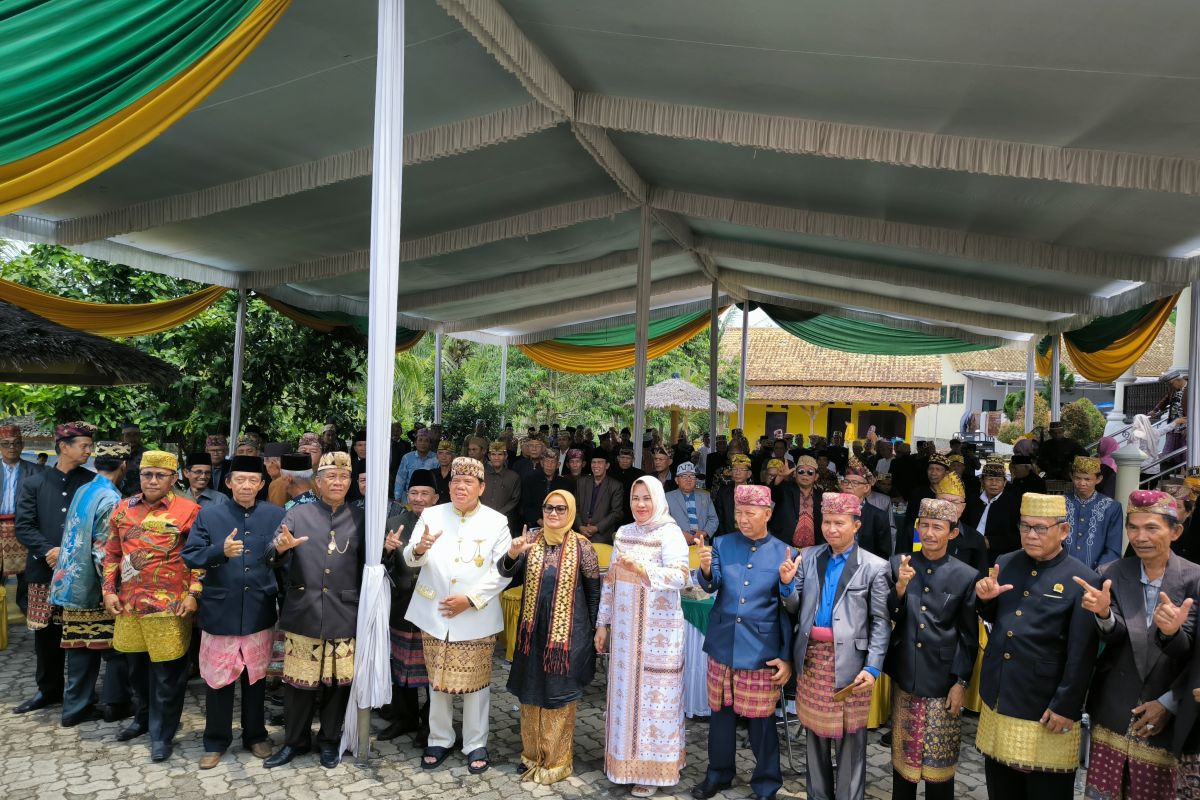 Ela-Azwar dapat dukungan dari Tokoh Adat Lampung Timur