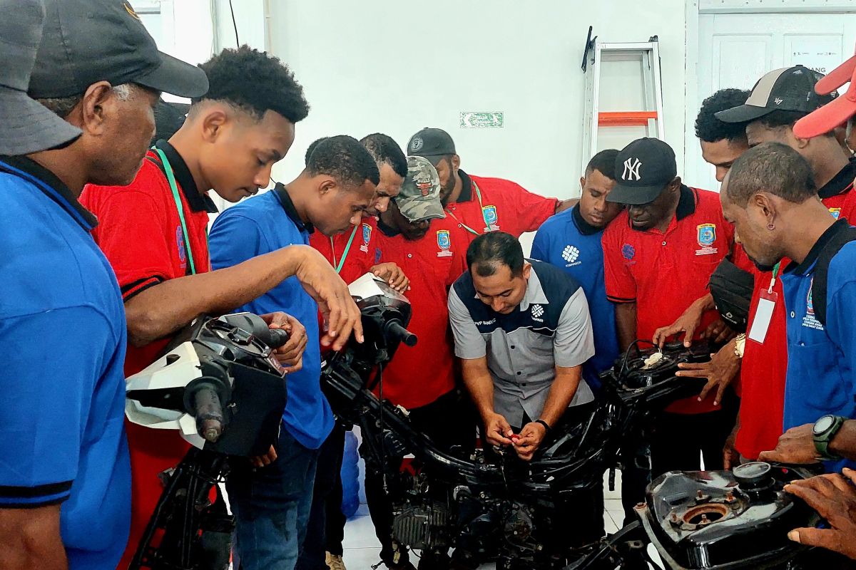 Southwest Papuans receive economic-empowering automotive training