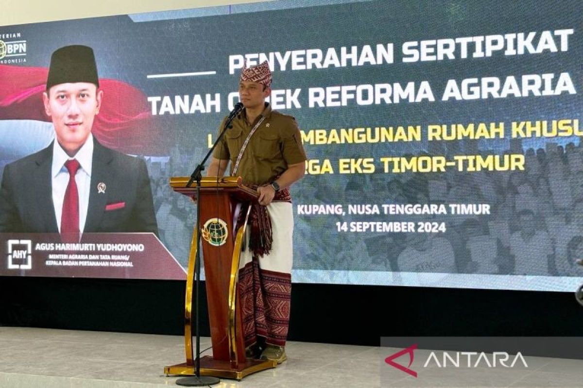 Menteri ATR serahkan 505 sertifikat bagi masyarakat eks Timor Timur