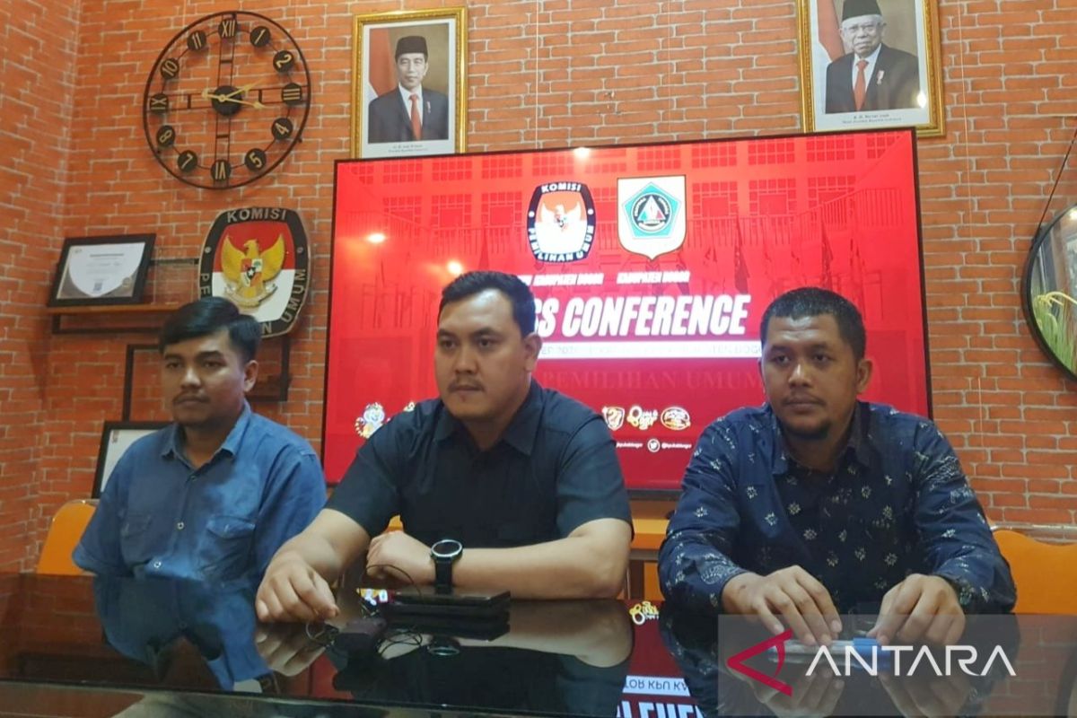 KPU Bogor nyatakan dua bakal paslon  lolos seleksi administrasi Pilkada 2024