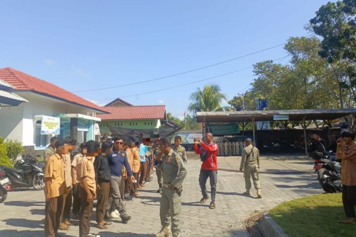 Bolos sekolah, Puluhan pelajar diamankan Satpol PP di Pantai Labuhan Lotim