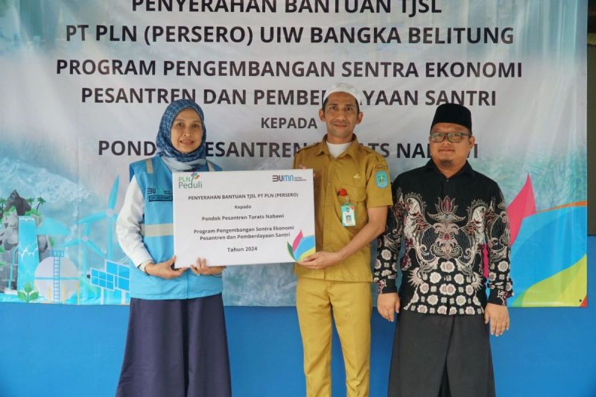 Tingkatkan pengembangan ekonomi pesantren, PLN salurkan TJSL sumur bor depot air minum