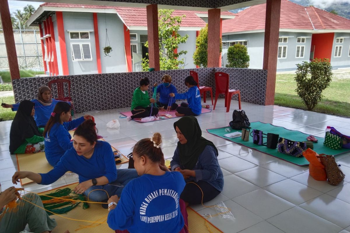 Lapas Perempuan Kelas III Palu bekali pelatihan merajut bagi warga binaan