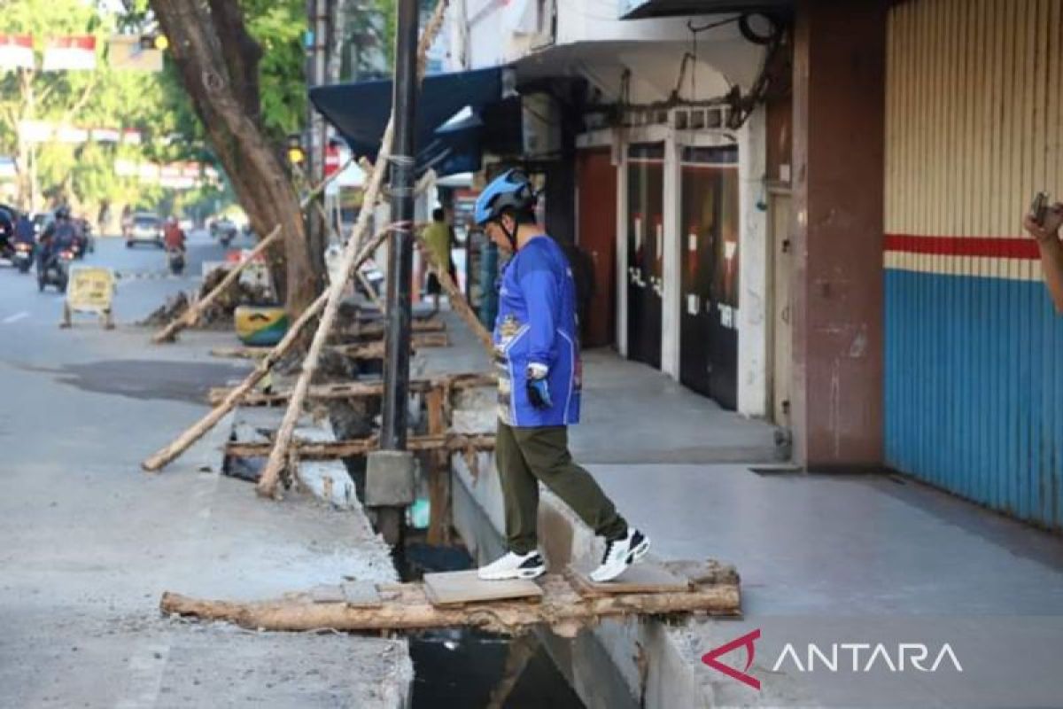 Pemkot Banjarmasin perbaiki sistem drainase kawasan pusat bisnis