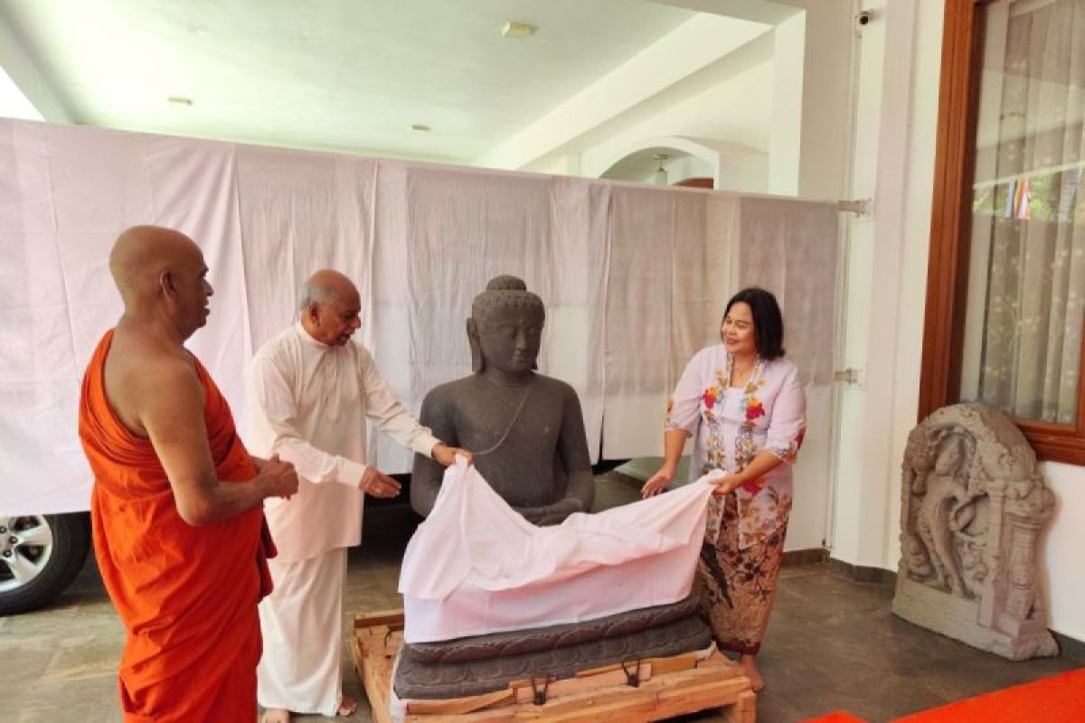 KBRI Kolombo serahkan patung Buddha hadiah Indonesia untuk vihara Sri Lanka