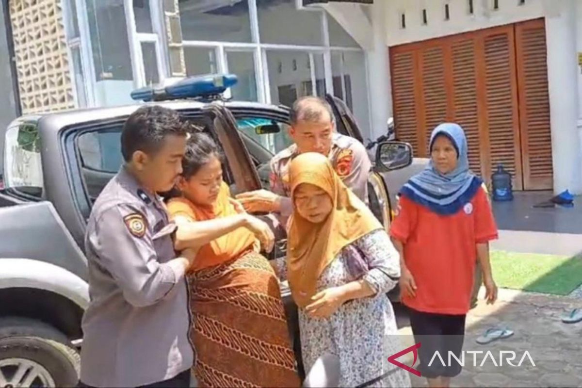 Polisi Parung Bogor bantu ibu nyaris melahirkan di jalan