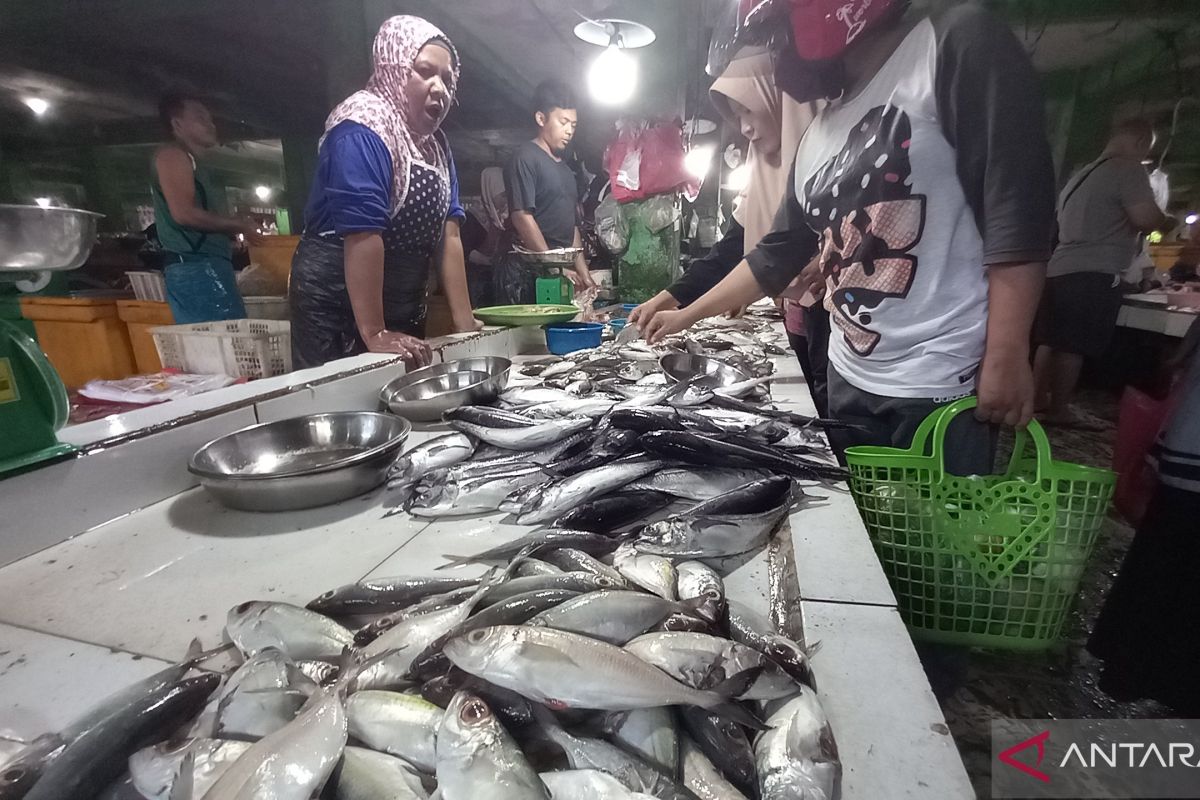 Warga Pangkalpinang padati pasar tradisional jelang Maulid Nabi