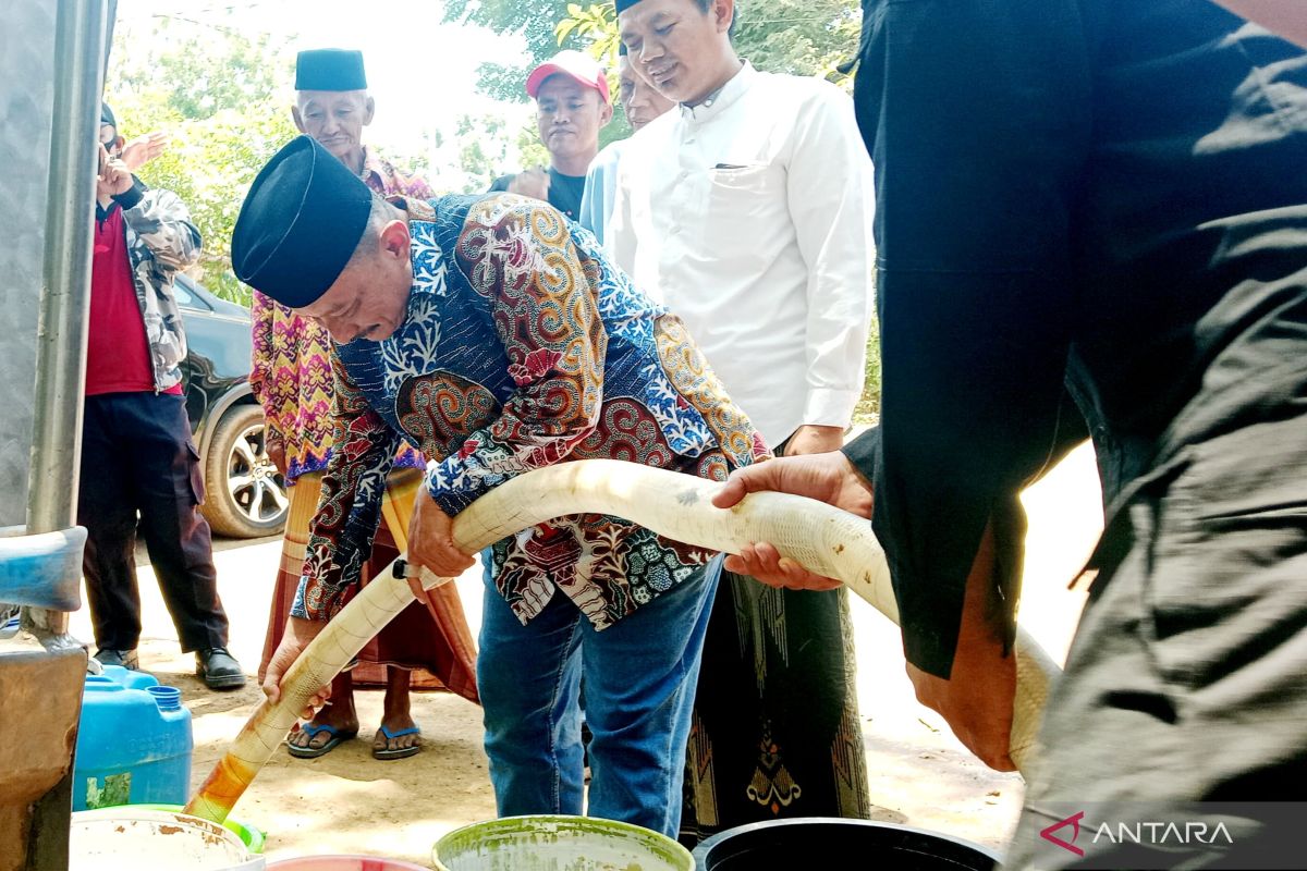 Pemkab Situbondo salurkan paket sembako ke warga terdampak kekeringan