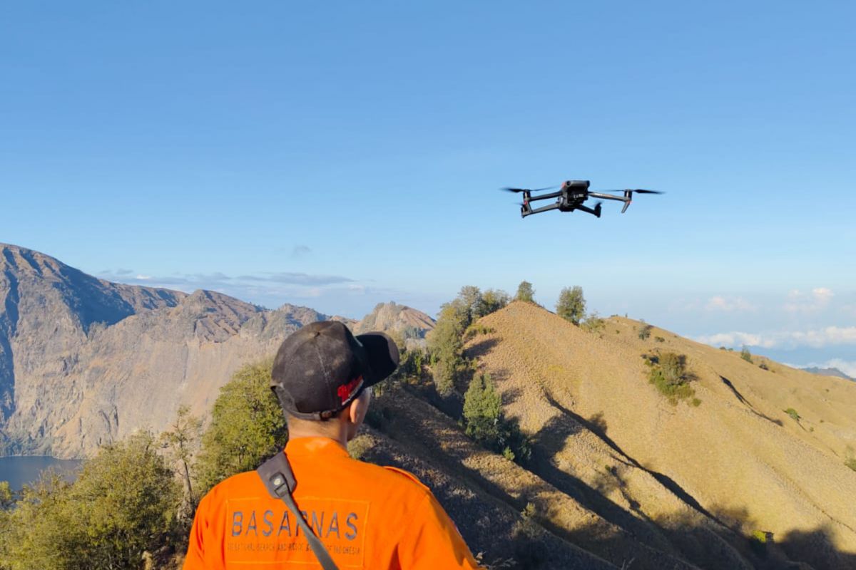 SAR team uses drone to search Russian climber missing in Mount Rinjani