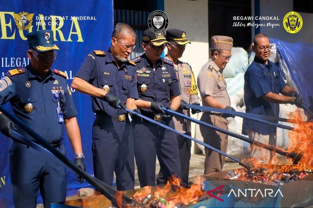 Bea Cukai Banjarmasin Kalsel sita dua juta batang rokok ilegal