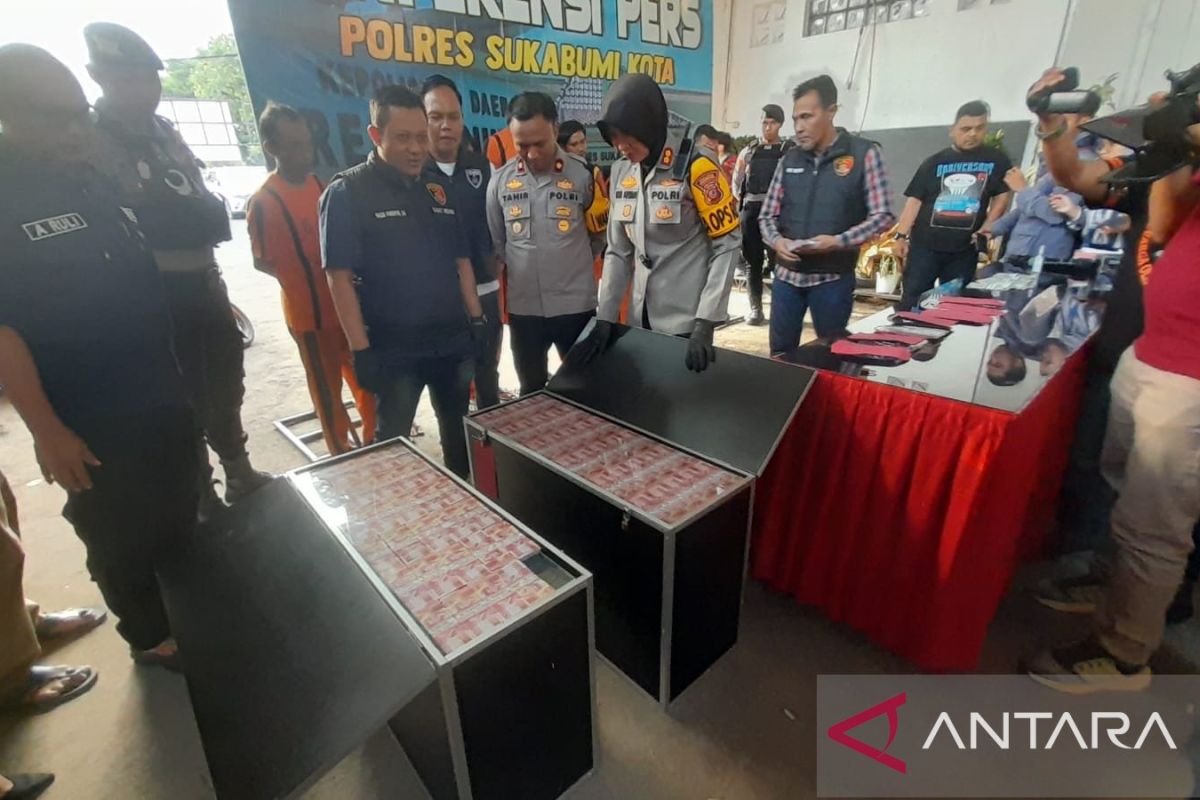 Polisi Sukabumi Kota tangkap komplotan tujuh terduga penipu modus penggandaan uang