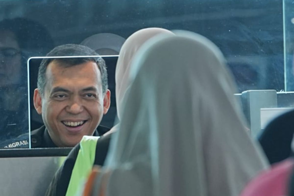 Dirjen Imigrasi jadi petugas jaga konter Imigrasi di Bandara Soekarno-Hatta