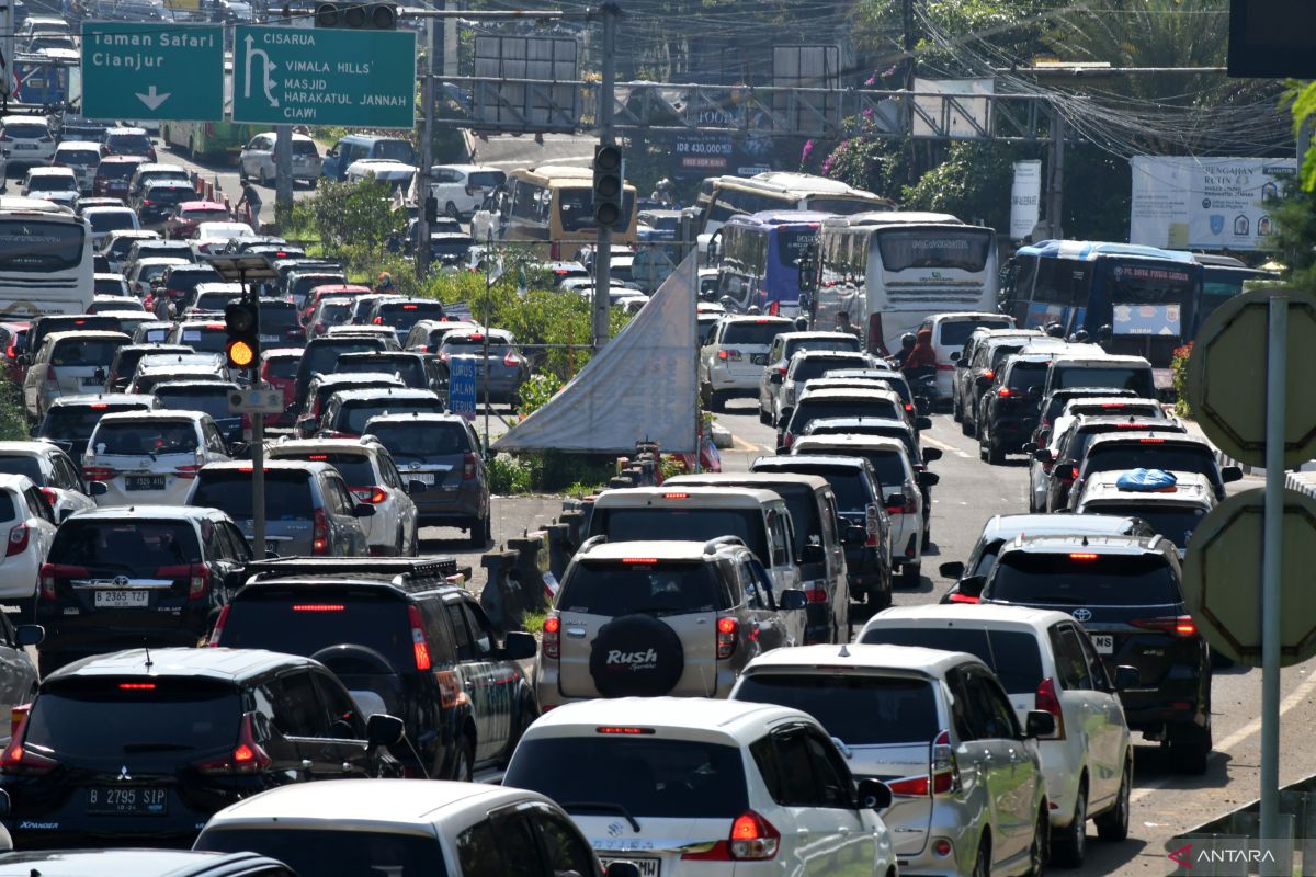 Kemenparekraf siapkan opsi guna mitigasi kemacetan Puncak Bogor