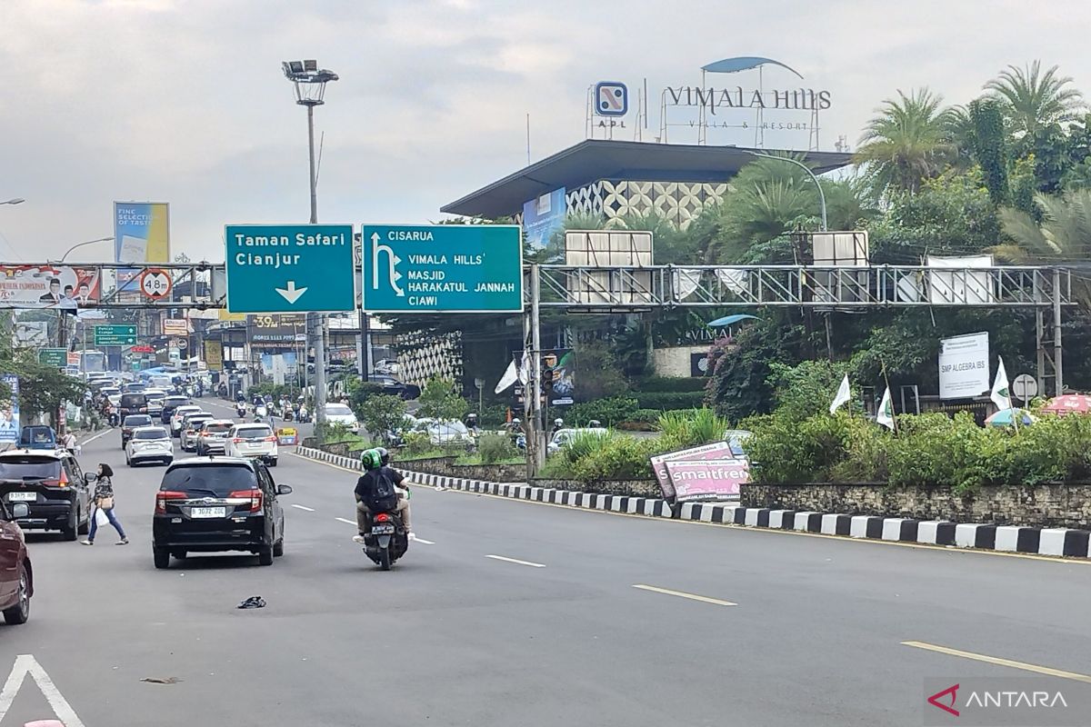 Polisi kembali buka jalan menuju Puncak setelah ditutup lebih dari 8 jam