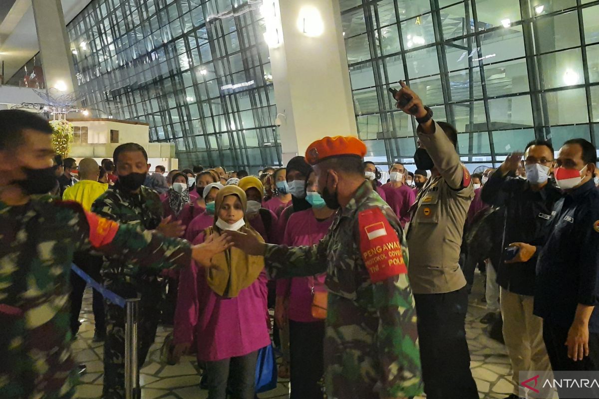 Polisi bandara Soetta gagalkan keberangkatan belasan CPMI ke Kamboja