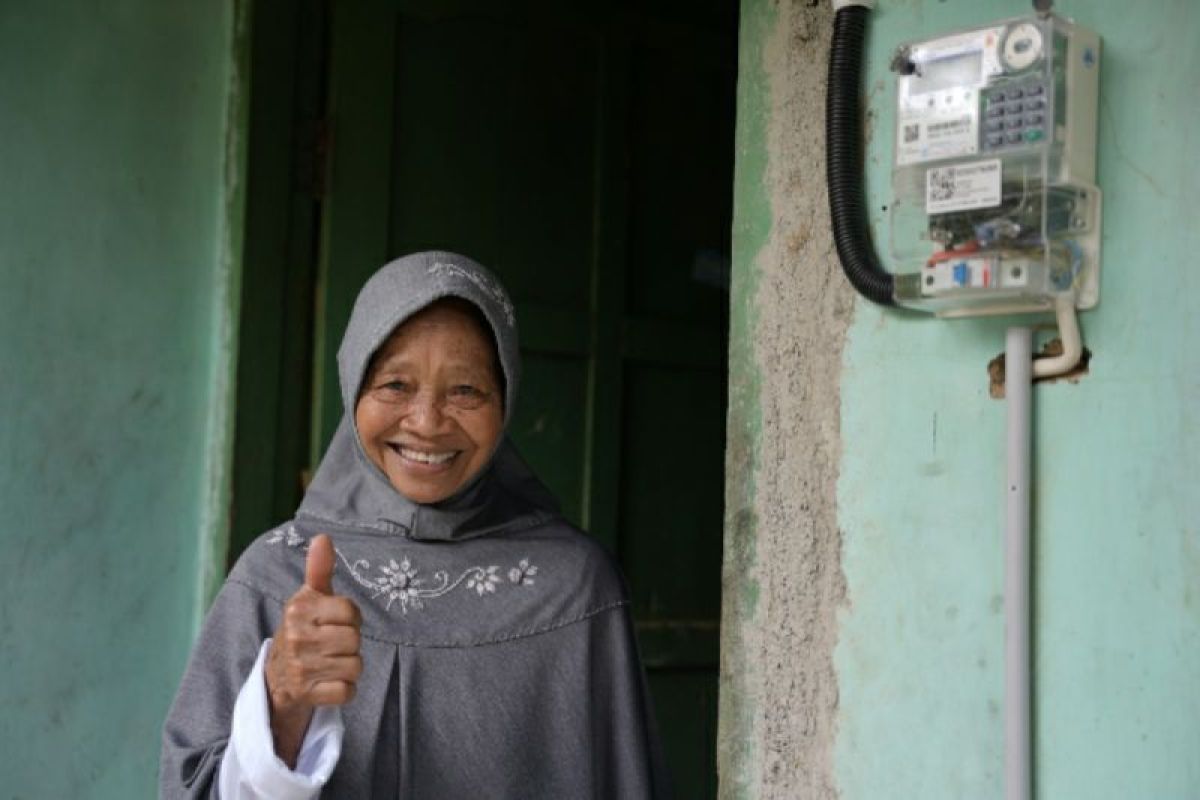 PLN nyalakan 2.263 rumah di Purbalingga melalui BPBL