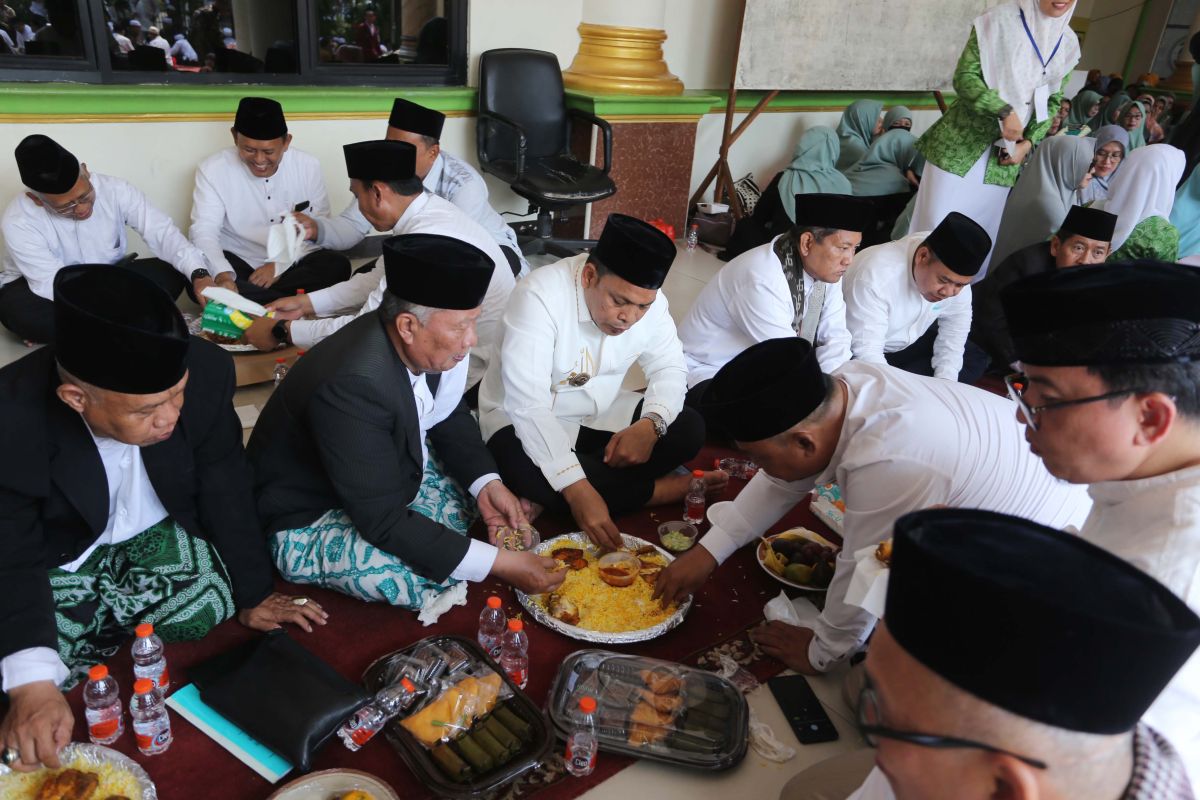 Peringatan Maulid di Kota Tangerang, bagikan 1.446 porsi nasi kebuli