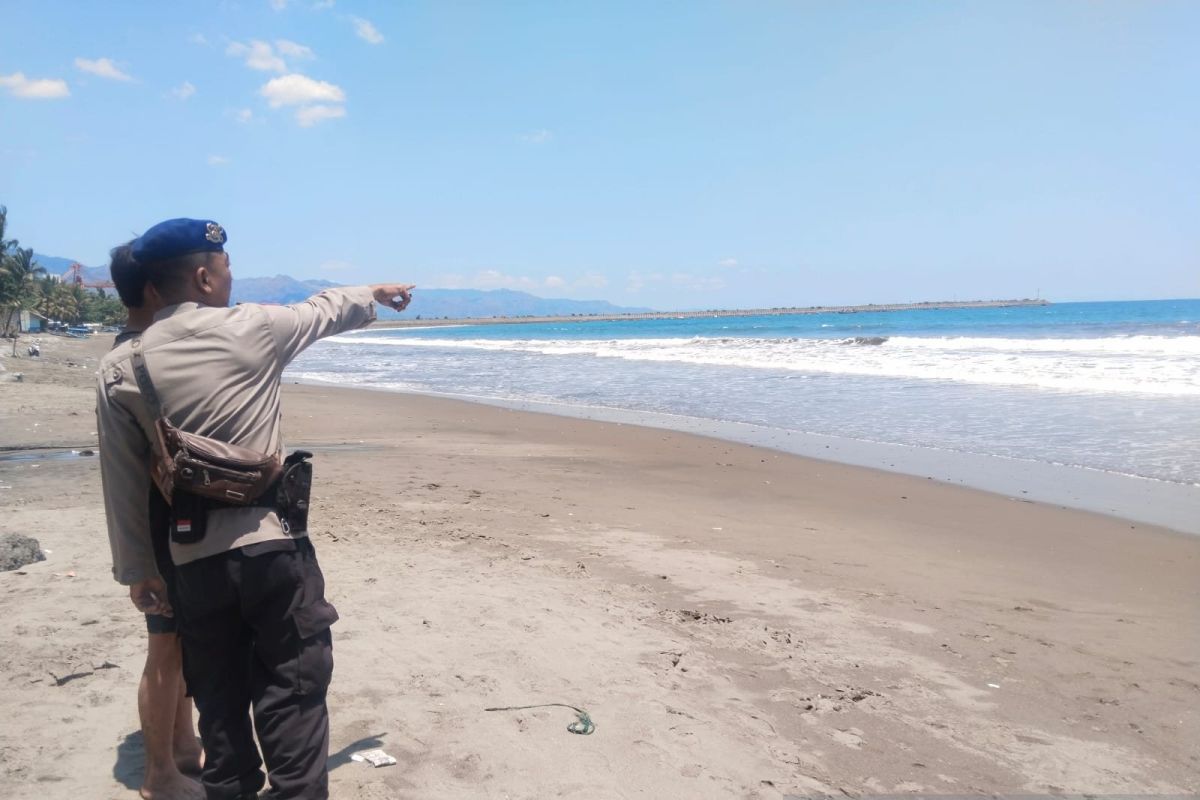 Tim SAR cari pelajar tenggelam di Pantai Cipatuguran Sukabumi