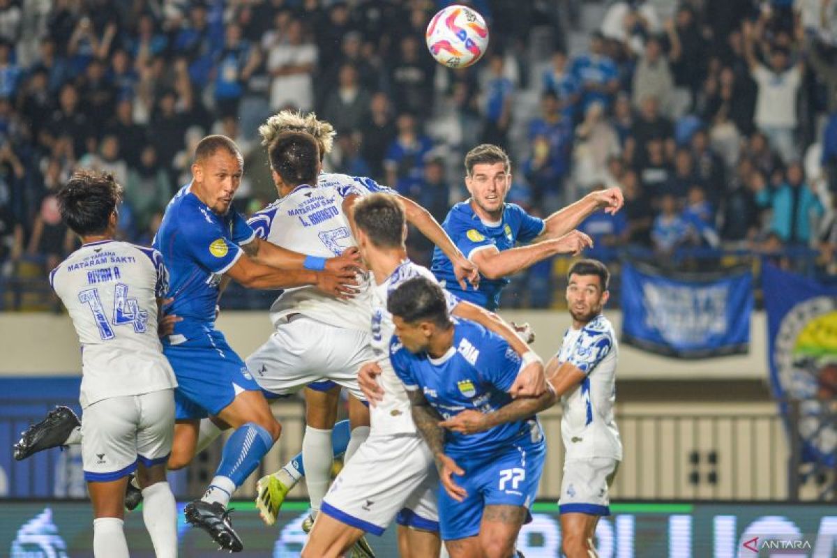 Liga 1 - Jadwal pekan ini: PSIS vs Persija, Persib jamu Persebaya