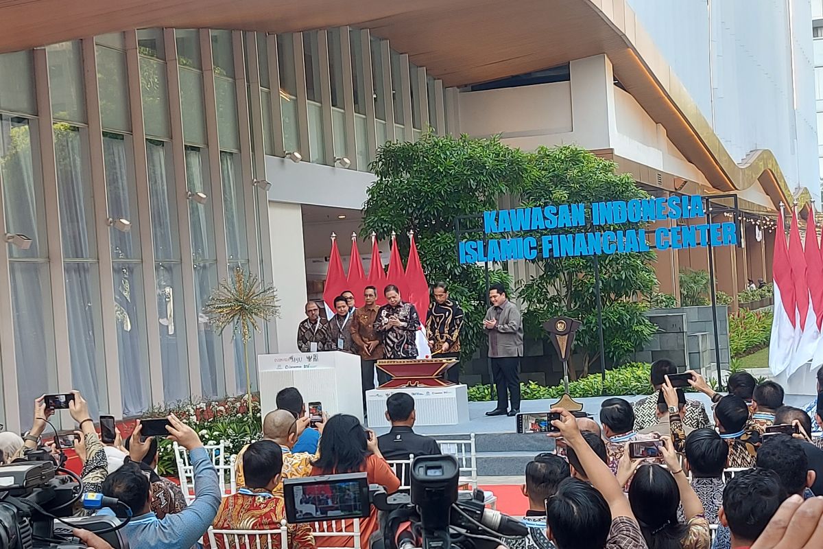 Presiden Jokowi resmikan Kawasan Indonesia Islamic Financial Center di Menara Danareksa Jakarta