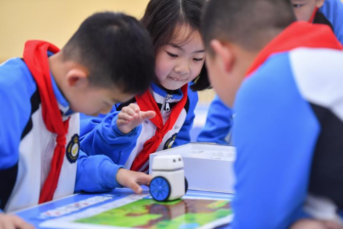 Pesatnya pendidikan pemrograman lahirkan generasi melek AI di China