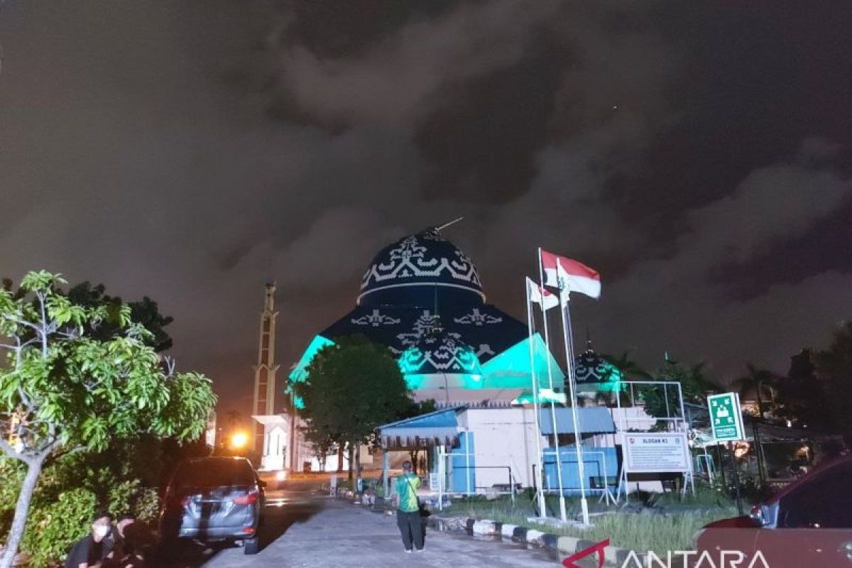 Hujan disertai angin kencang landa Kota Batam