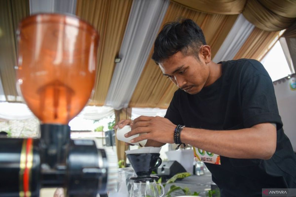 Menyelami kekayaan alam dan tradisi minum kopi di Sumut