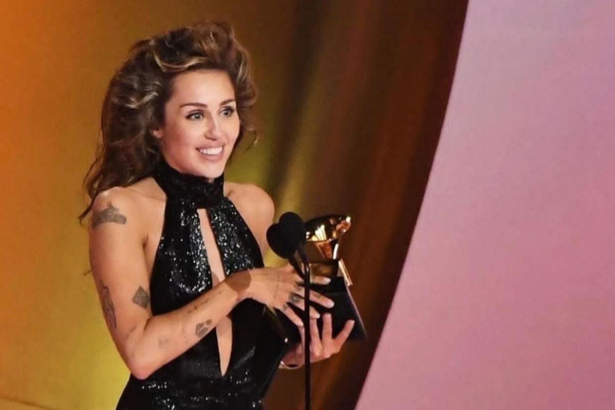 Miley Cyrus digugat atas lagu "Flowers" mirip lagu Bruno Mars