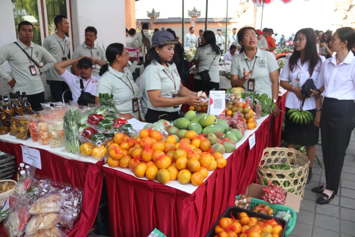 Pemkab Buleleng gelar pasar tani jelang Hari Raya Galungan