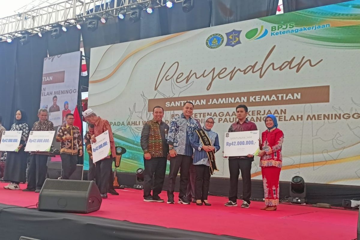 Pemkot Surabaya serahkan santunan jaminan kematian bunda PAUD