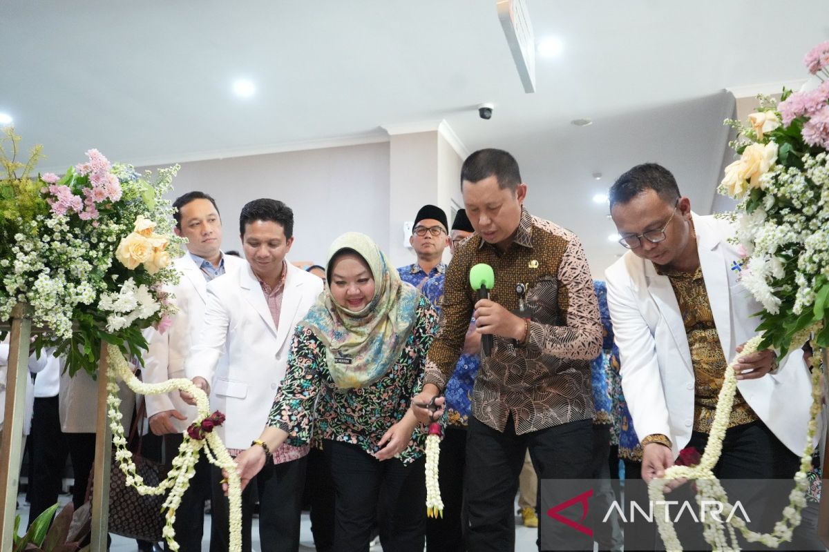 Pj Bupati Bogor Asmawa Tosepu resmikan dua klinik terbaru di RSUD Cibinong