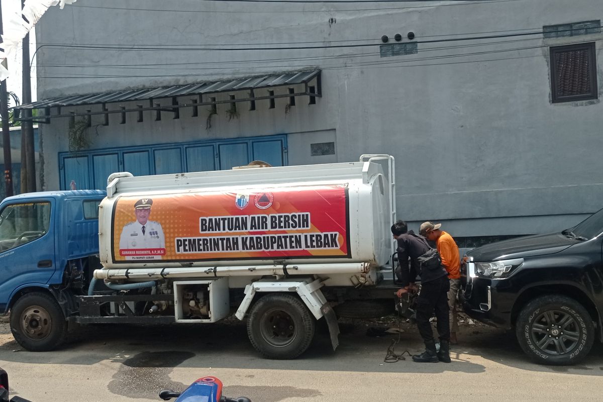 BPBD Lebak distribusikan 230.000 liter air bersih ke 20 desa