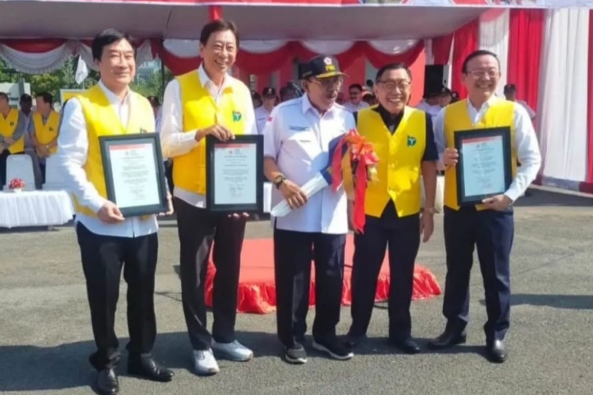 PMI Jatim terima bantuan truk tangki air bersih dari Yayasan Bhakti Persatuan