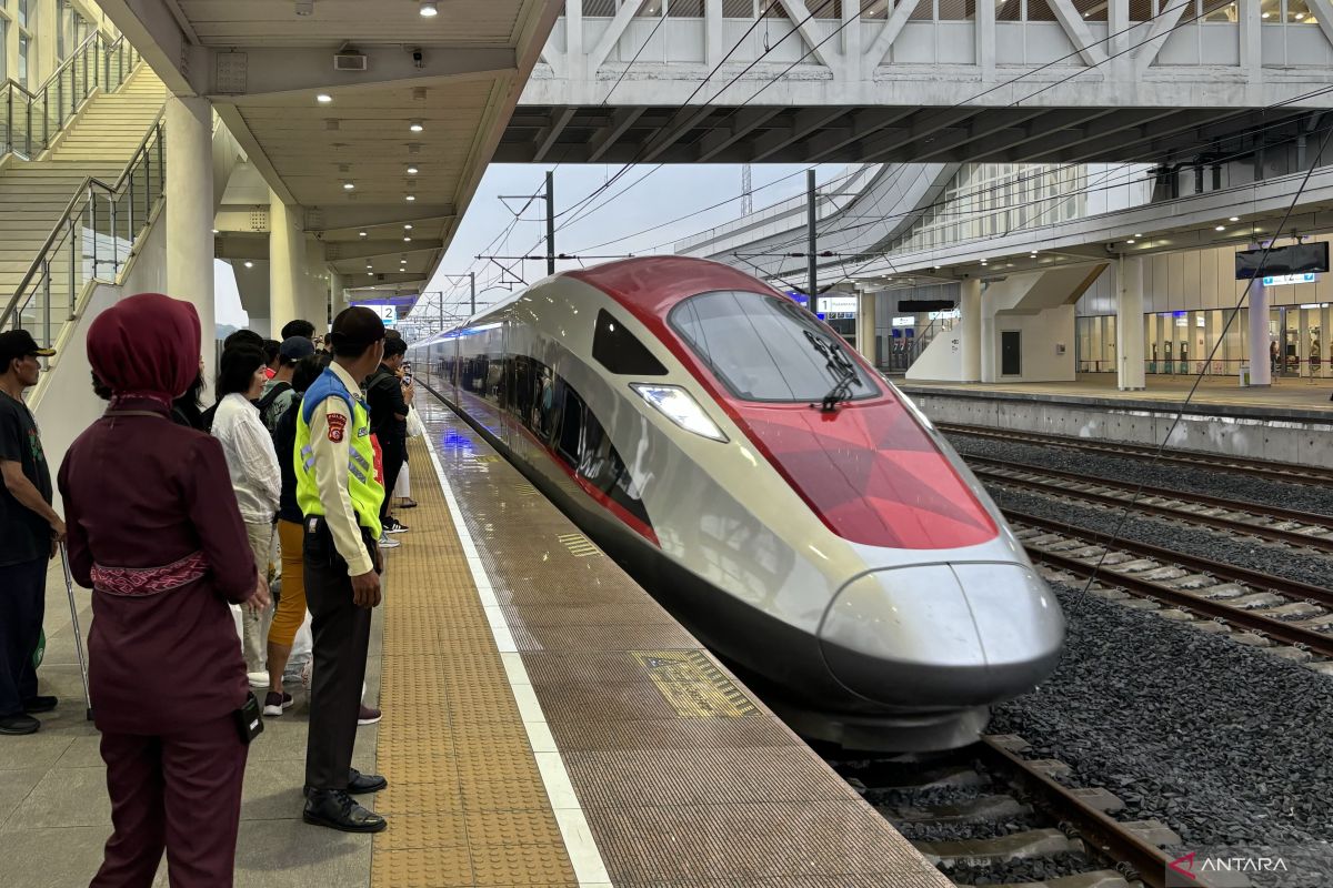 Sempat diguncang gempa, Operasional kereta cepat normal kembali