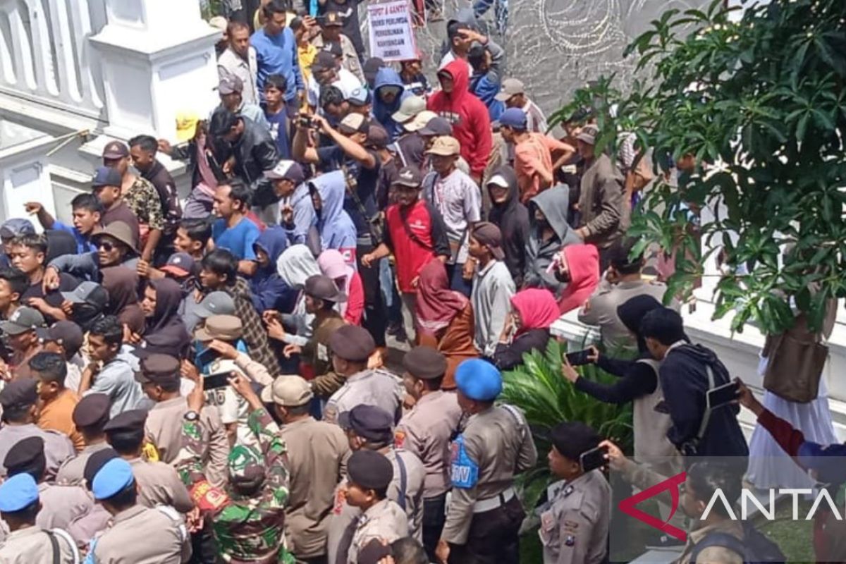 Ratusan buruh perkebunan Jember demo tuntut kesejahteraan