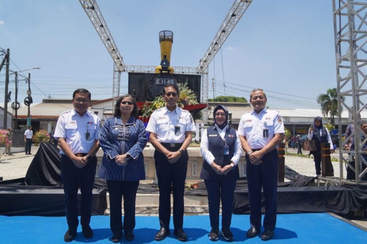 KAI resmikan monumen lokomotif di Stasiun Kediri