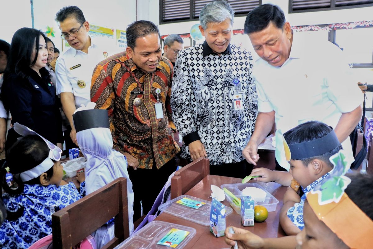 Uji coba makan bergizi gratis di Kota Tangerang jadi acuan Wantimpres