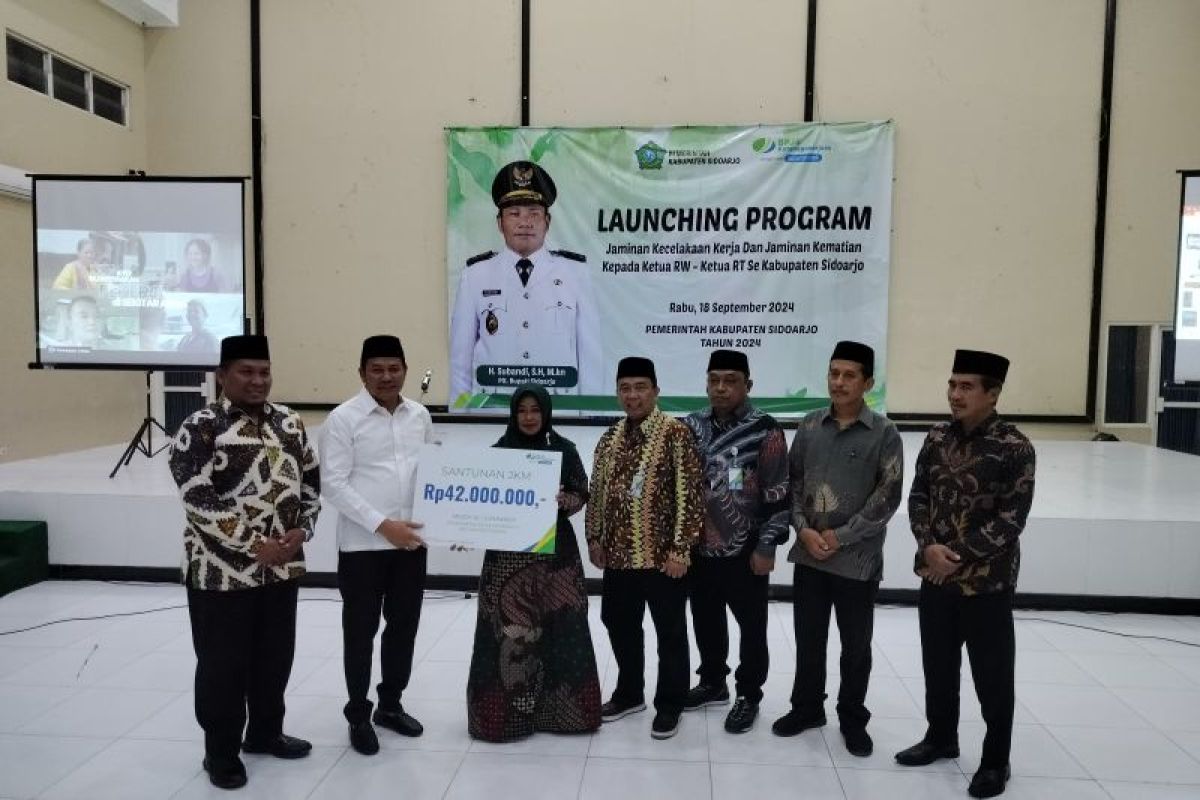 Pemkab Sidoarjo salurkan santunan JKM pengurus RT/RW