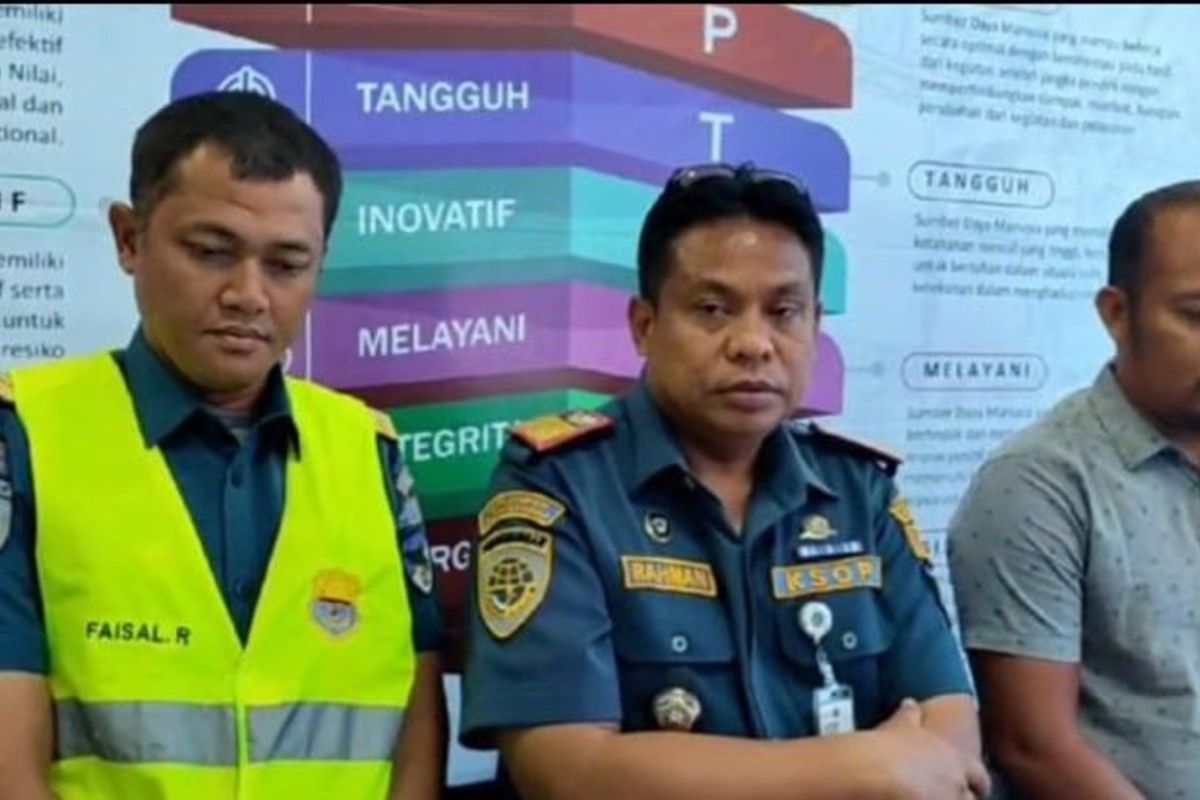 KSOP hentikan pelayaran KM Mekar Teratai yang kandas di Pulau Wawonii