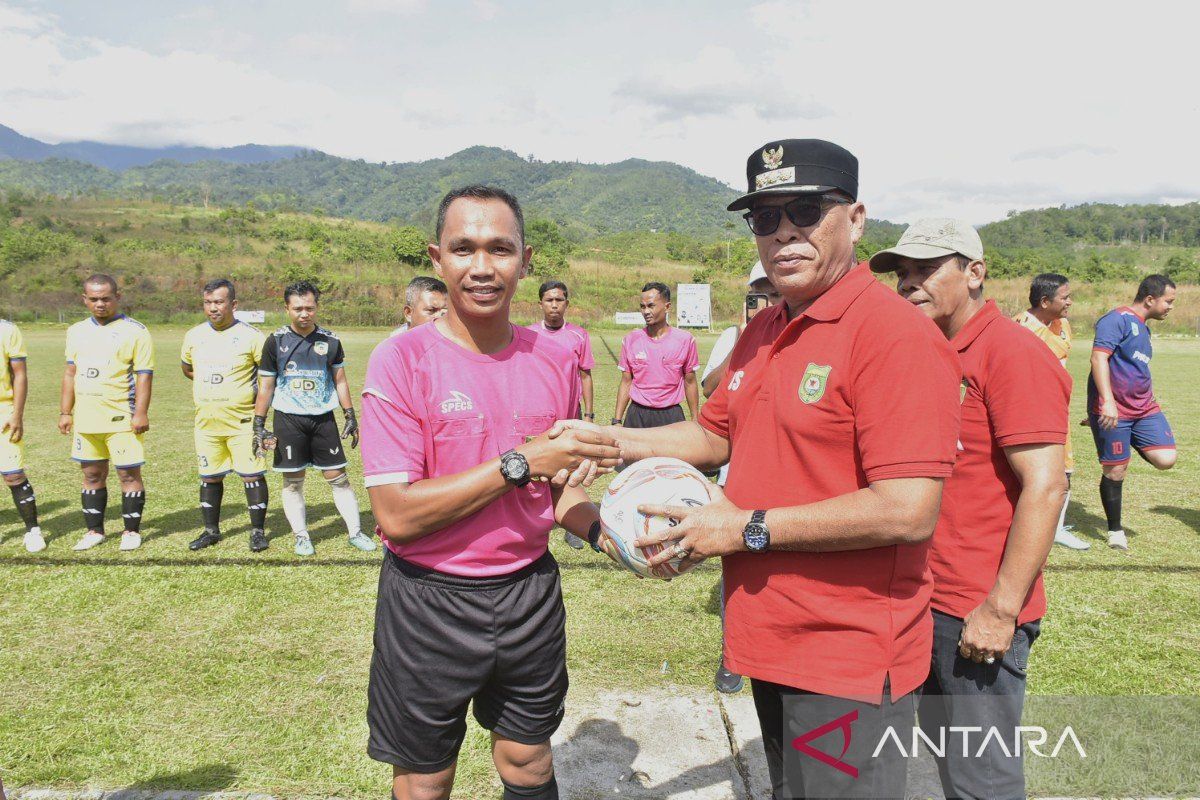 Bupati Madina buka turnamen sepak  bola piala Boby Nasution