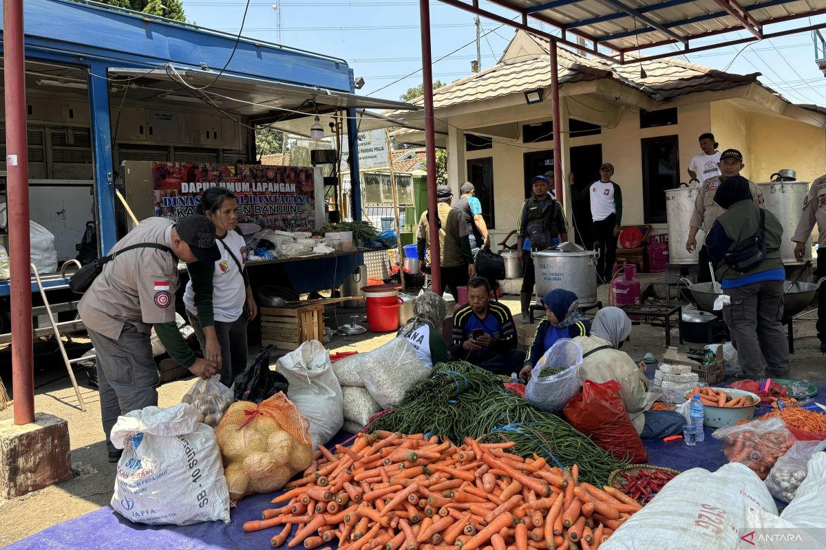 Pemkab Bandung dirikan dapur umum layani pengungsi terdampak gempa